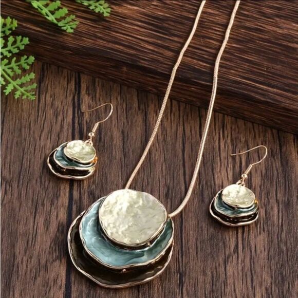 Silver Blue Layered Circle Pendant Necklace and Earring Set Women’s Jewelry - Picture 3 of 9